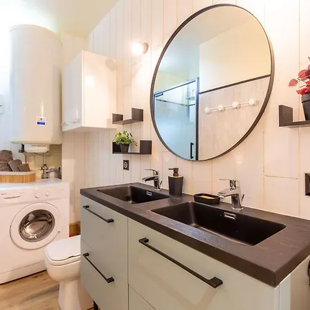 Idéal Pour 6 Personnes, Avec Terrase De 24m², Proche Téléphérique Et Commerces - Fr-1-296-459 *